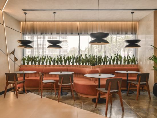 Фото Novotel Valencia Lavant