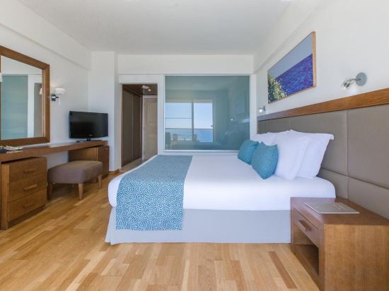 Фото Golden Bay Beach Hotel