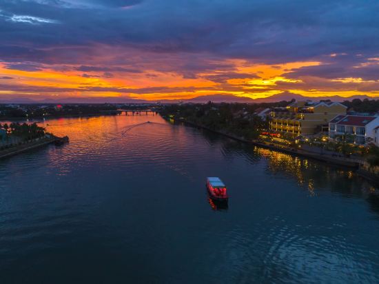 Фото Little Riverside. A Luxury Hotel & SPA