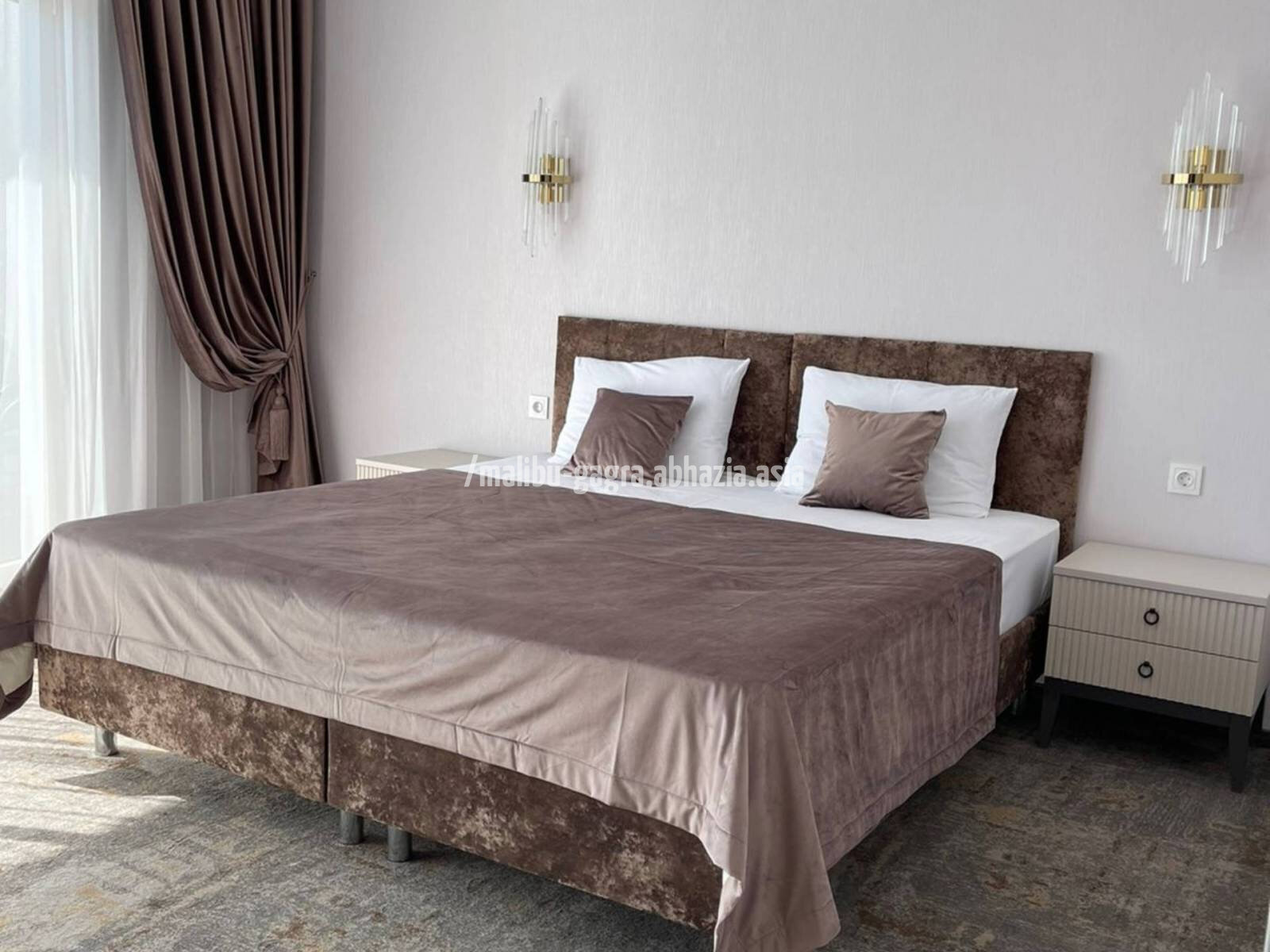 Фото Отель Малибу