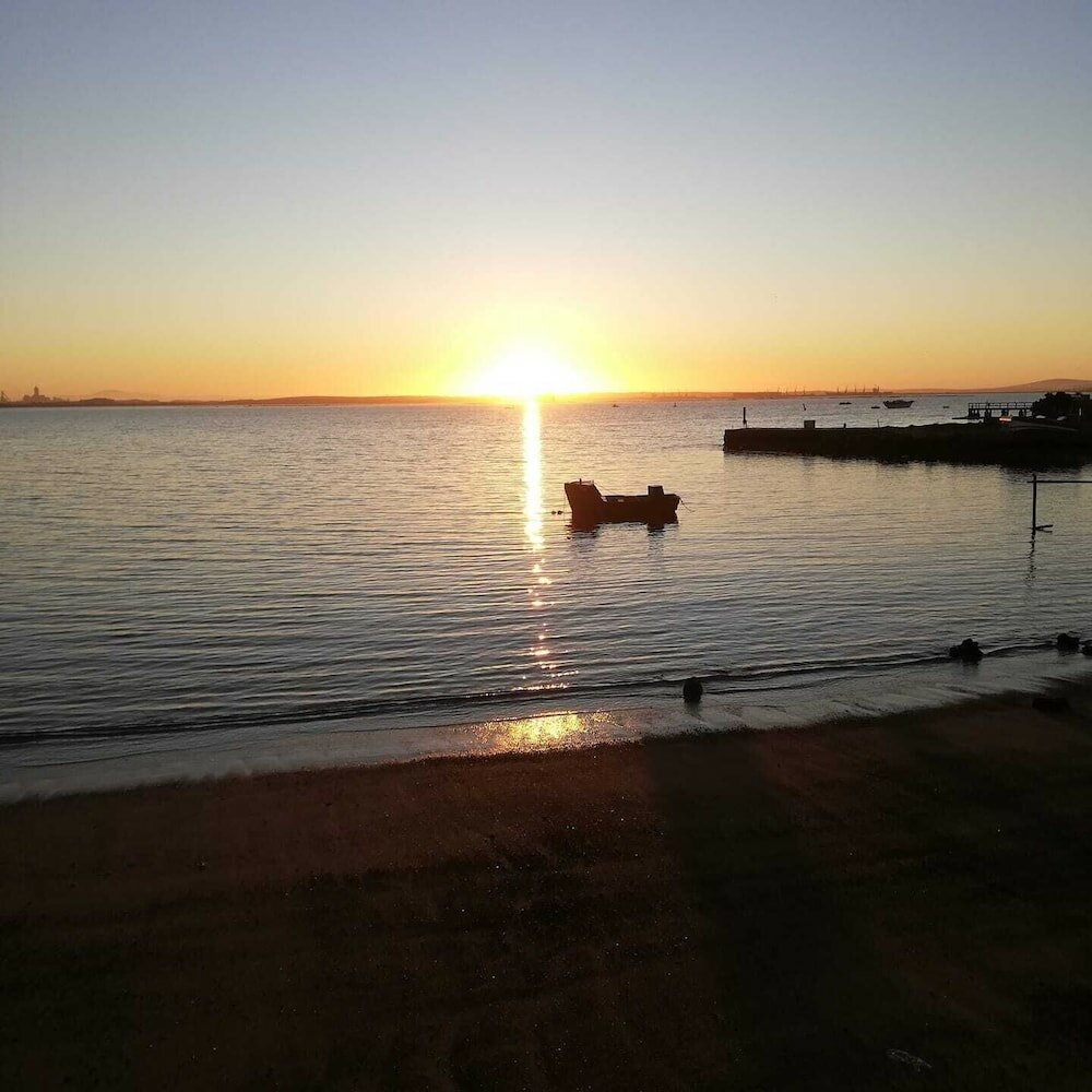 Фото Hoedjiesbaai Hotel