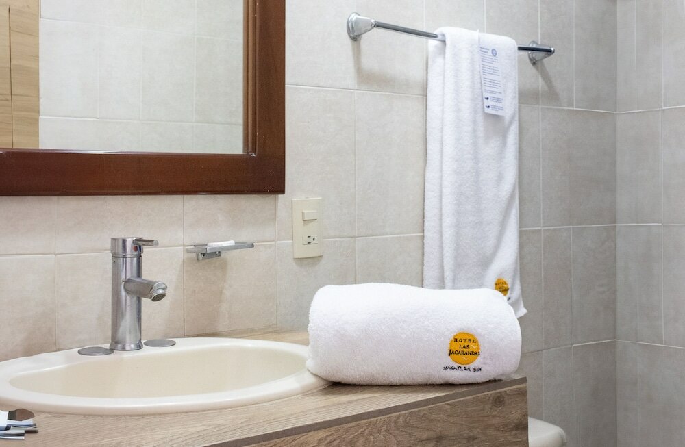 Фото Hotel Las Jacarandas