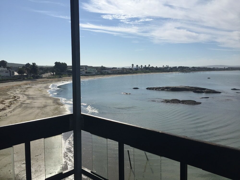 Фото Hoedjiesbaai Hotel