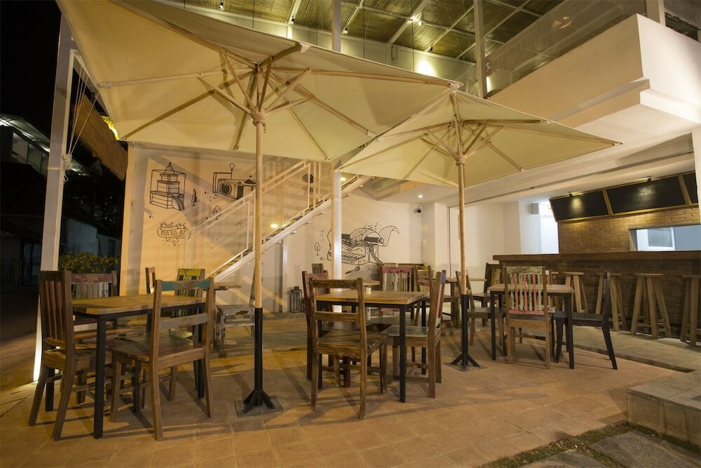 Фото Adhisthana Hotel