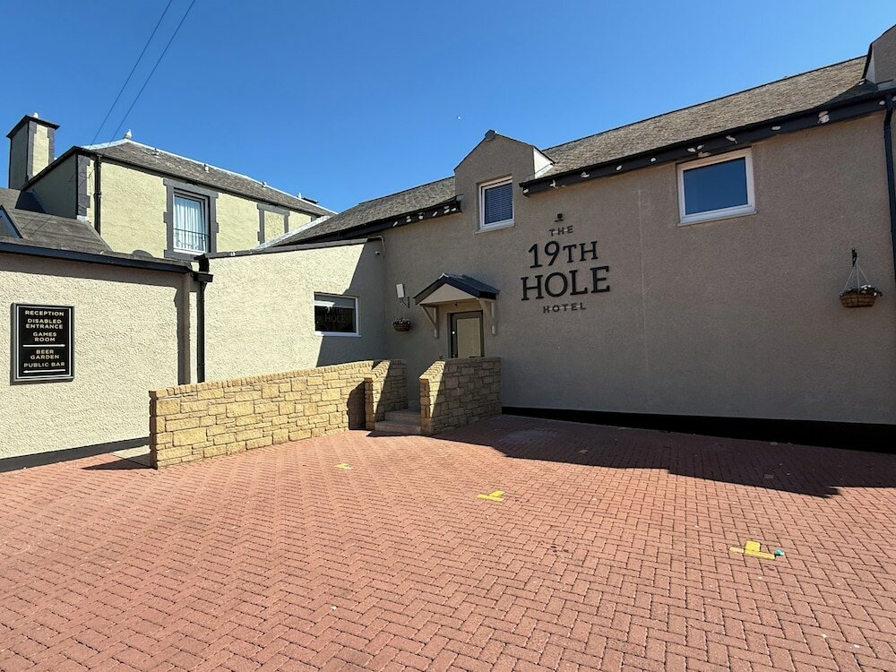 Фото 19th Hole Hotel