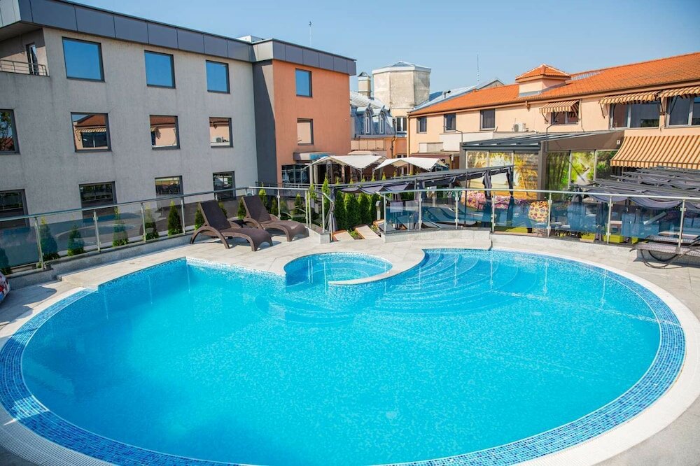 Фото отеля 2