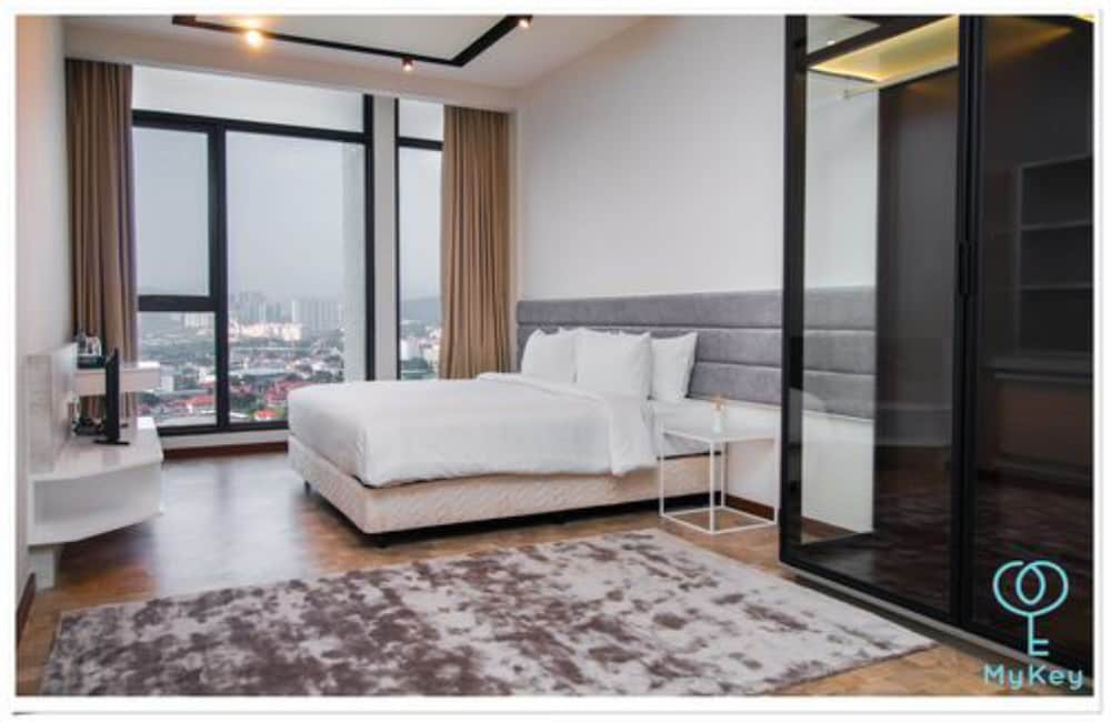 Фото Expressionz Professional Suites by iHost Homes 2