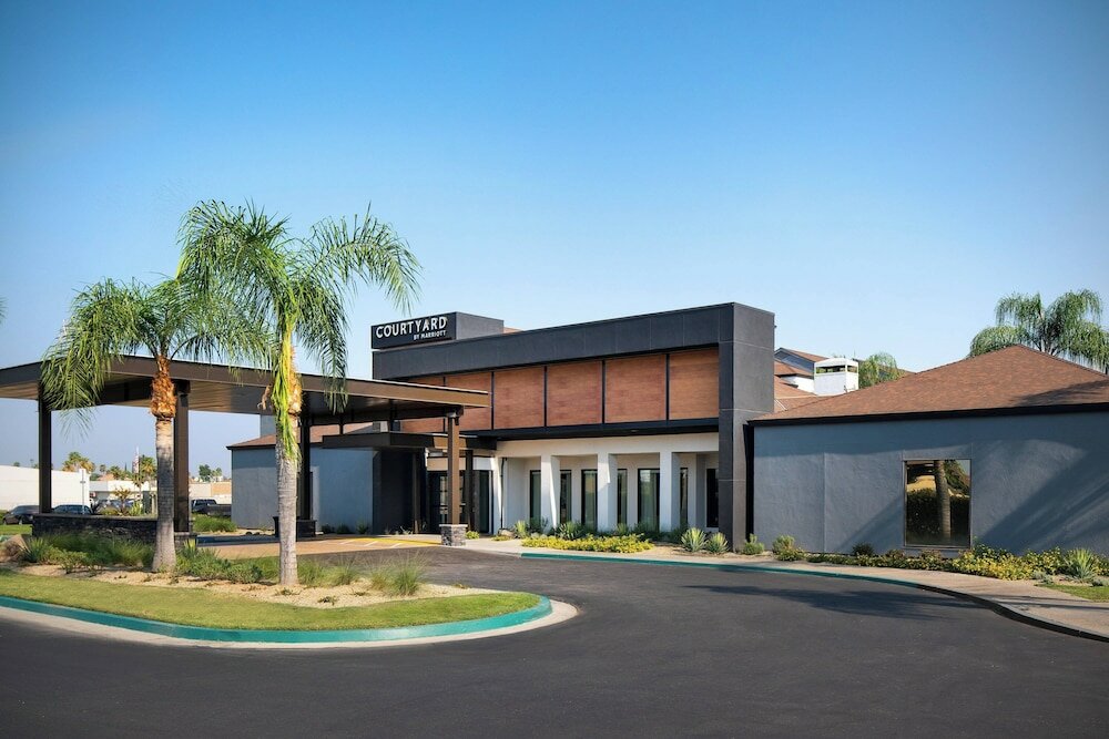 Фото Courtyard by Marriott Fresno