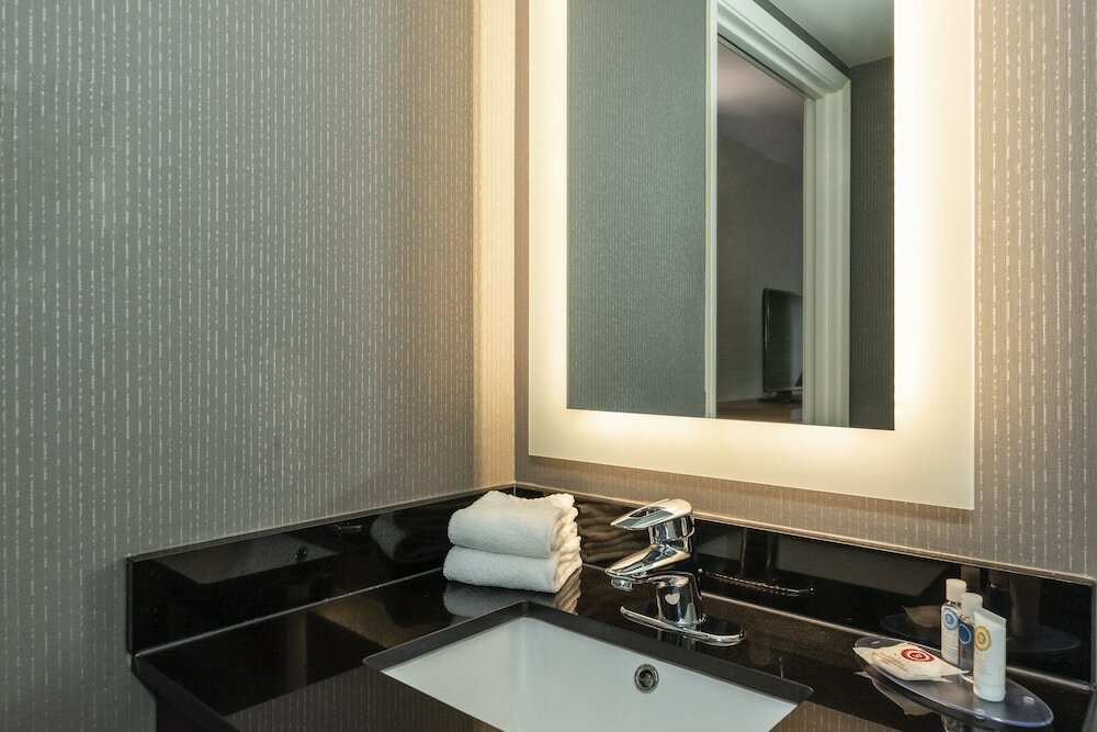 Фото Comfort Inn Brossard