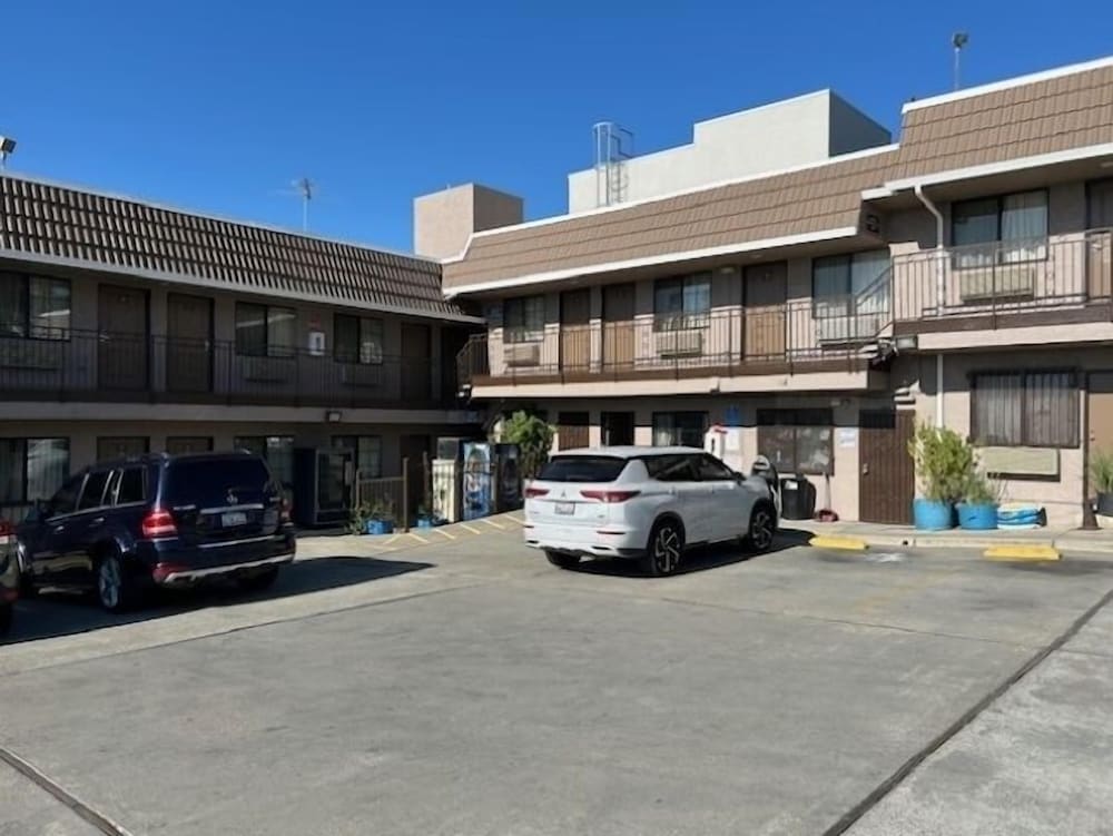 Фото Crown Lodge Motel Oakland