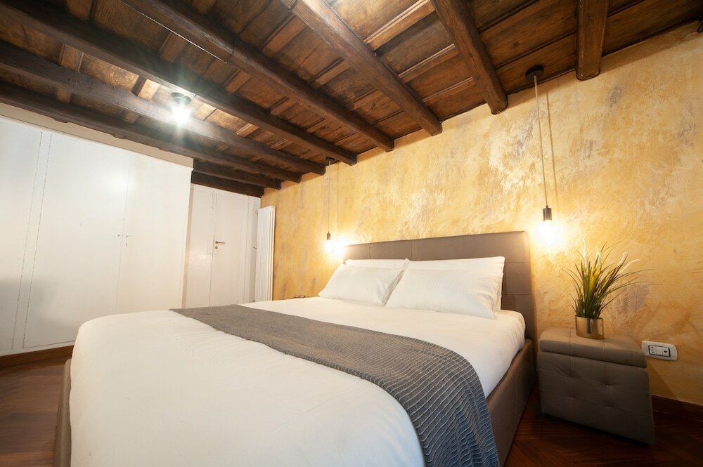 Фото Navona Rooms with Hot Tub