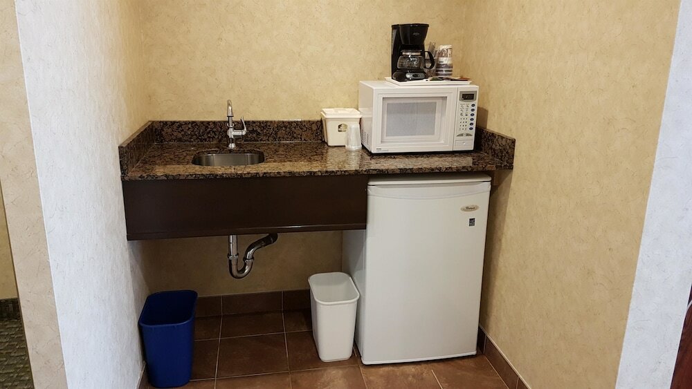 Фото Best Western Voyageur Place Hotel