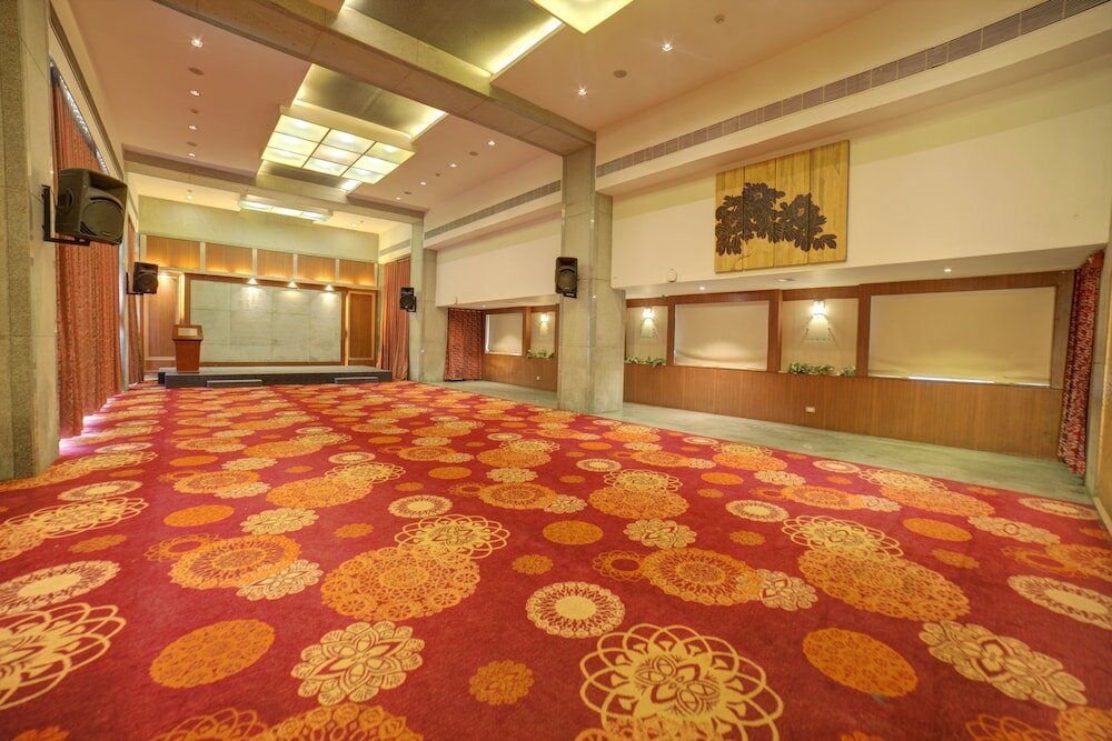 Фото Goldfinch Hotel Mangalore