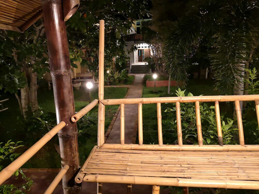 Фото Tonmai Suites