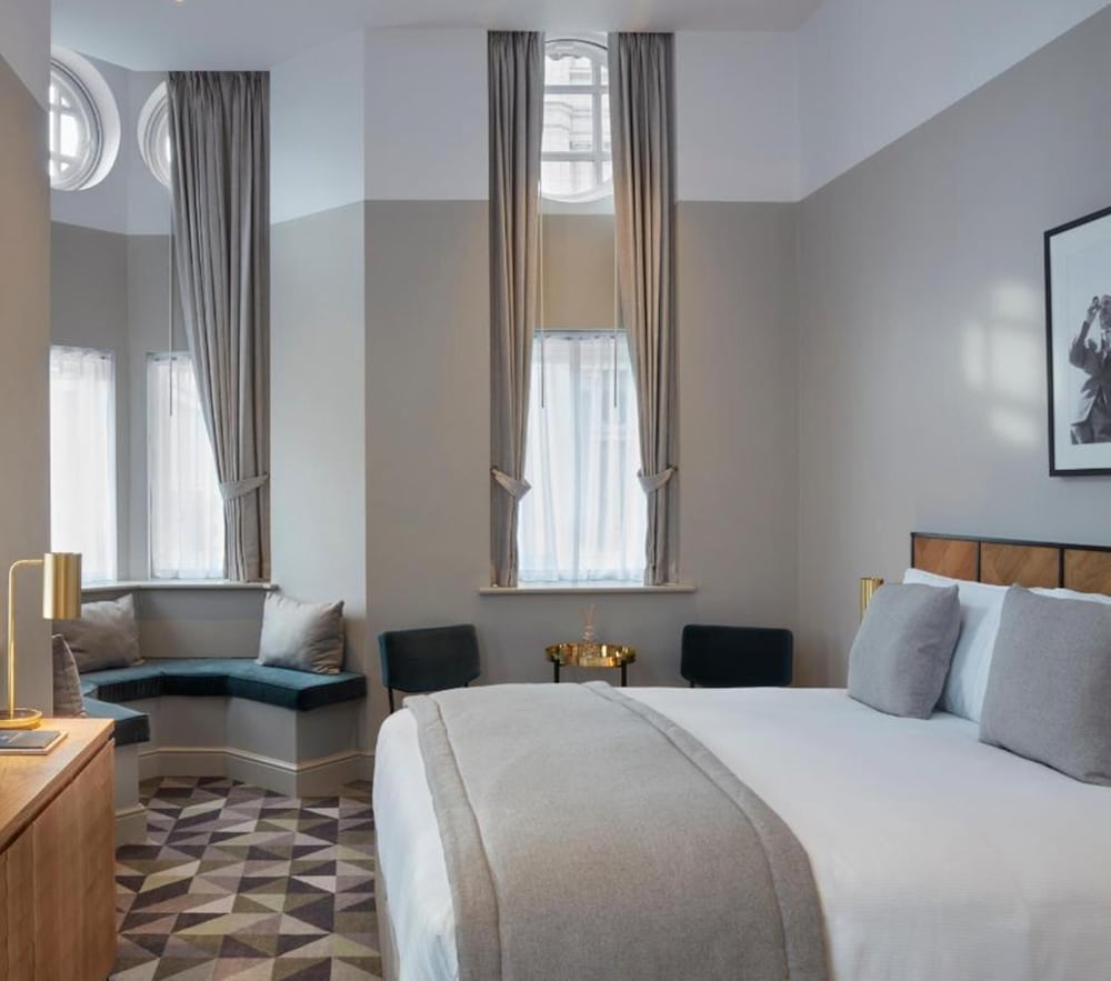 Фото Victory House Leicester Square