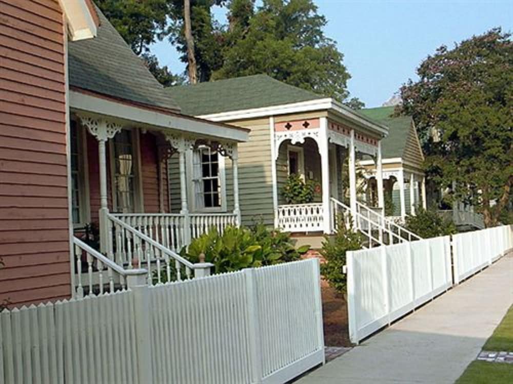 Фото Rothschild-Pound House Inn