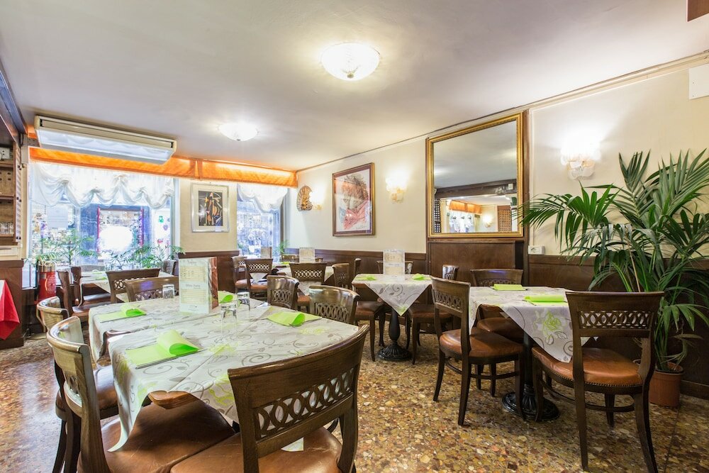 Фото Ambassador Tre Rose