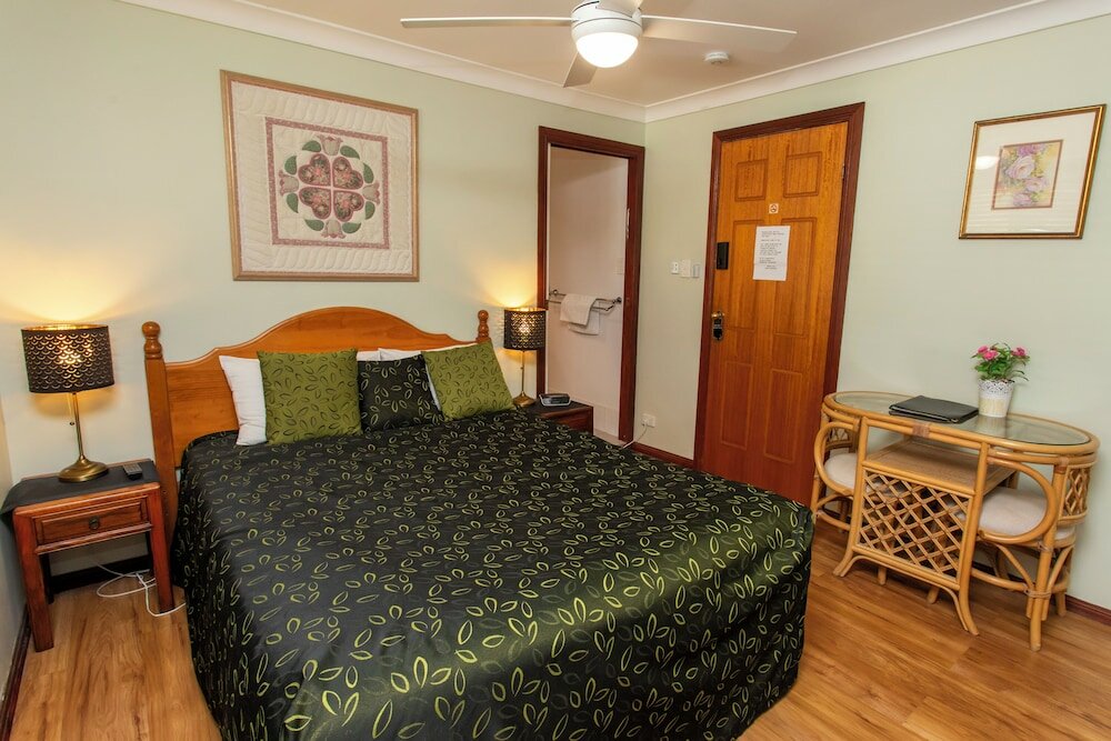 Фото Ainslie Manor B&b