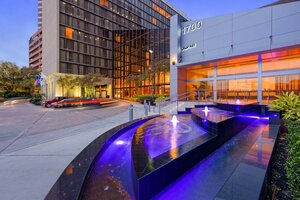 отель Houston Marriott West Loop by The Galleria