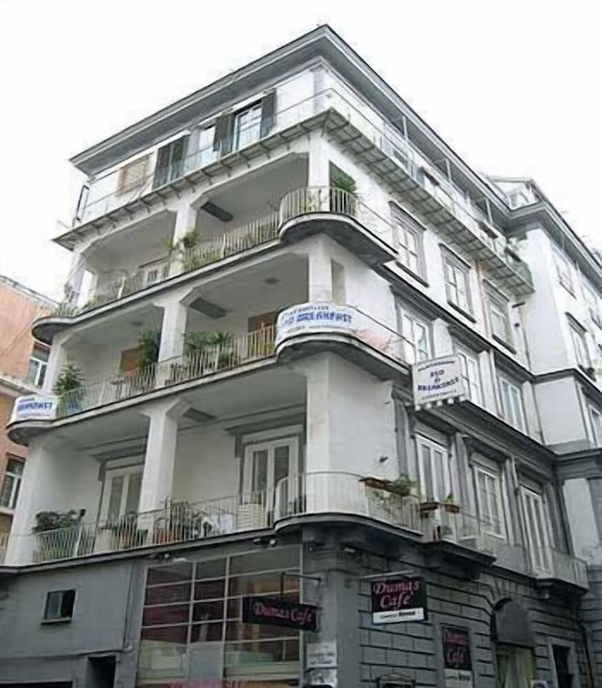 Hotel Platamon, Naples, photo