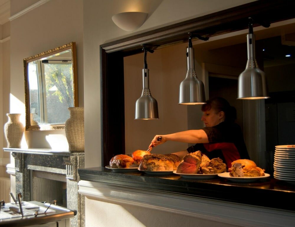 Фото Crofts Hotel