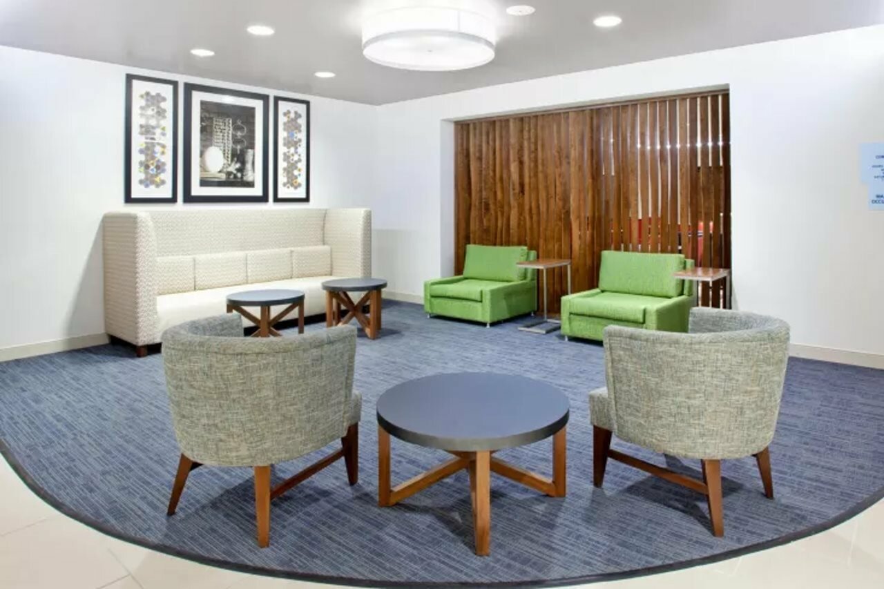 Фото Holiday Inn Express & Suites Austin Downtown - University, an Ihg Hotel