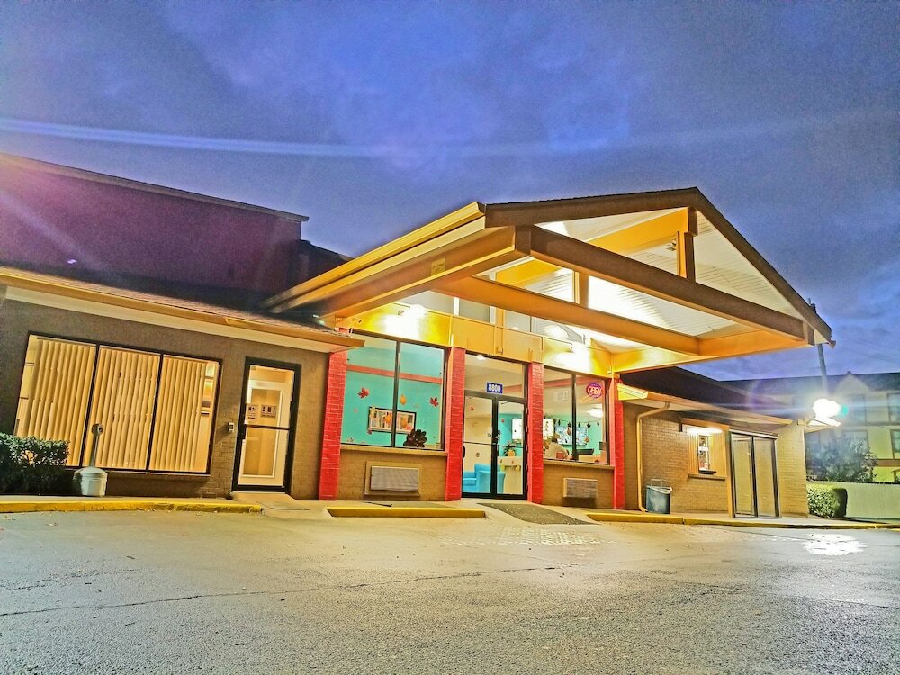 Фото Howard Johnson by Wyndham Houston