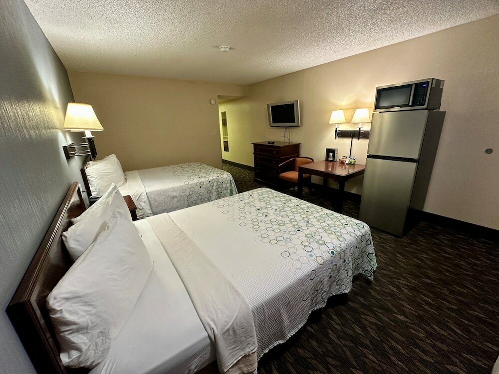 Фото Bonanza Inn & Suites