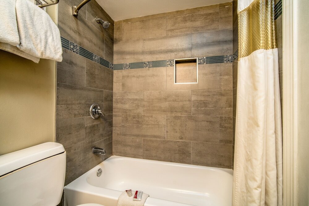 Фото Regency Inn & Suites