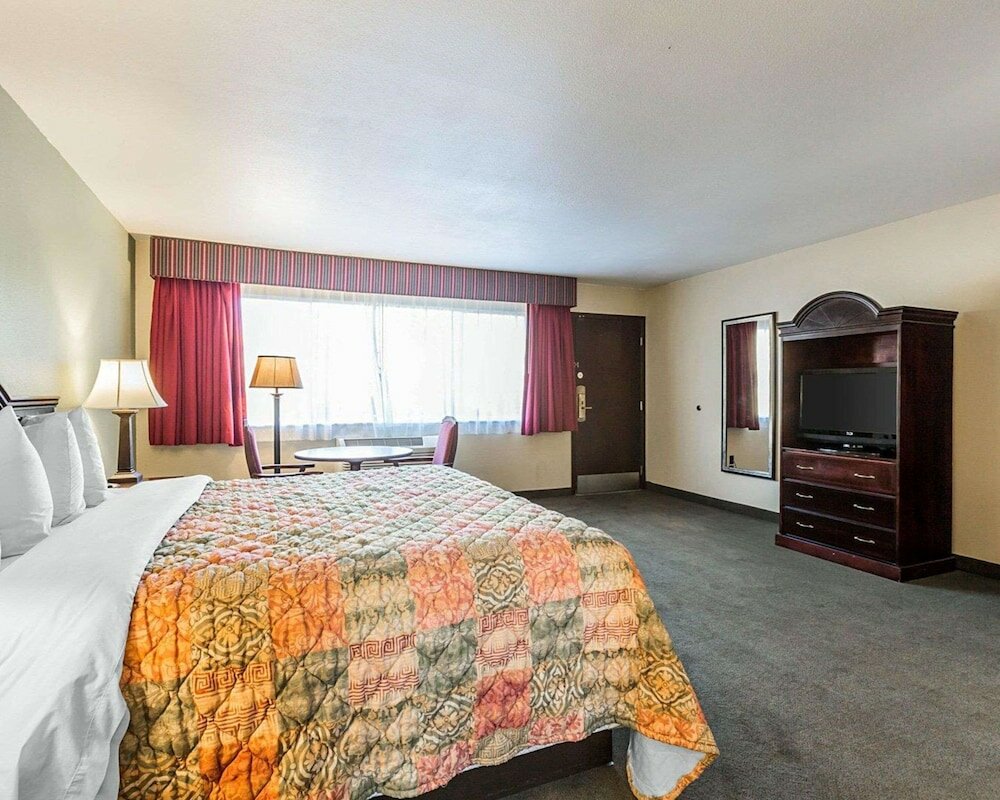 Фото Quality Inn & Suites Cameron Park Shingle Springs