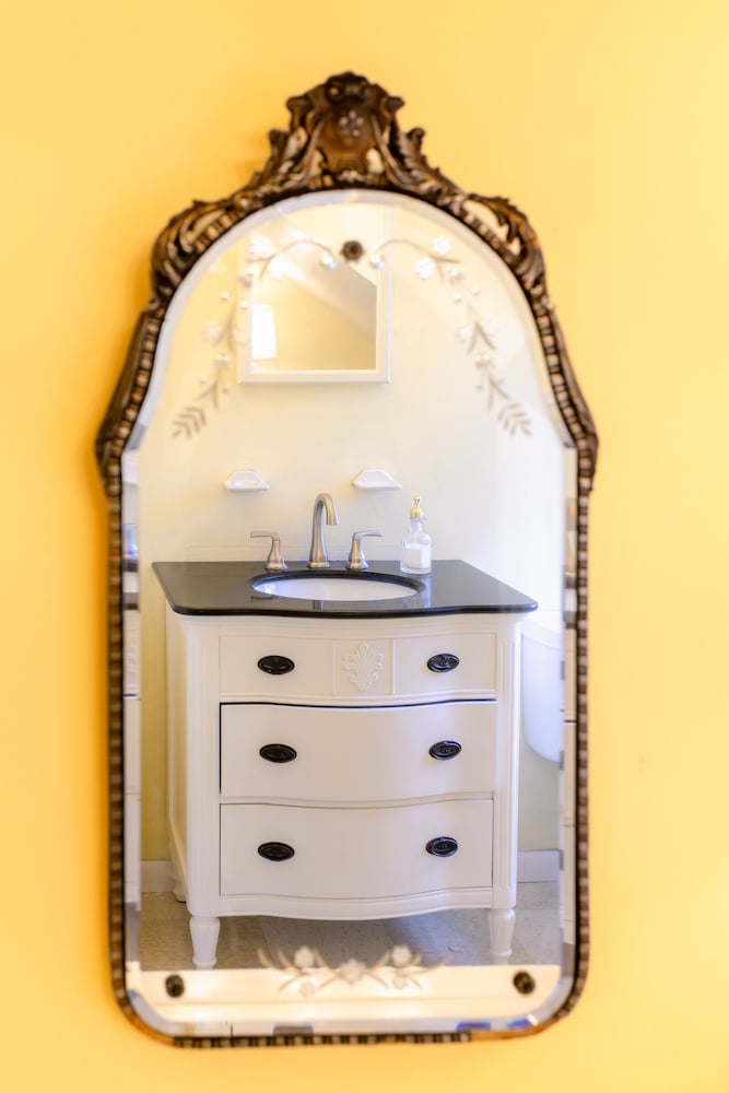 Фото Crabtree's Kittle House Restaurant & Inn