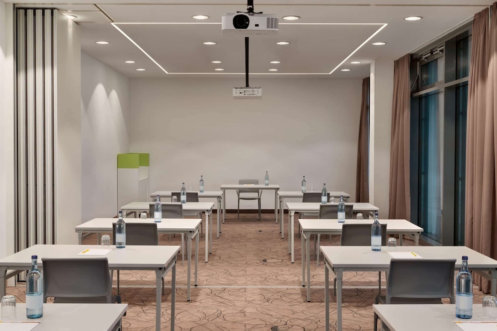 Фото Super 8 by Wyndham Augsburg