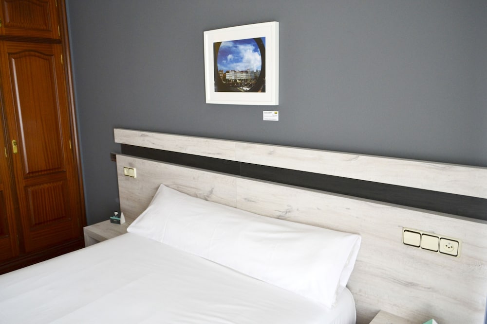 Фото Hostal Alda Puerta Coruña