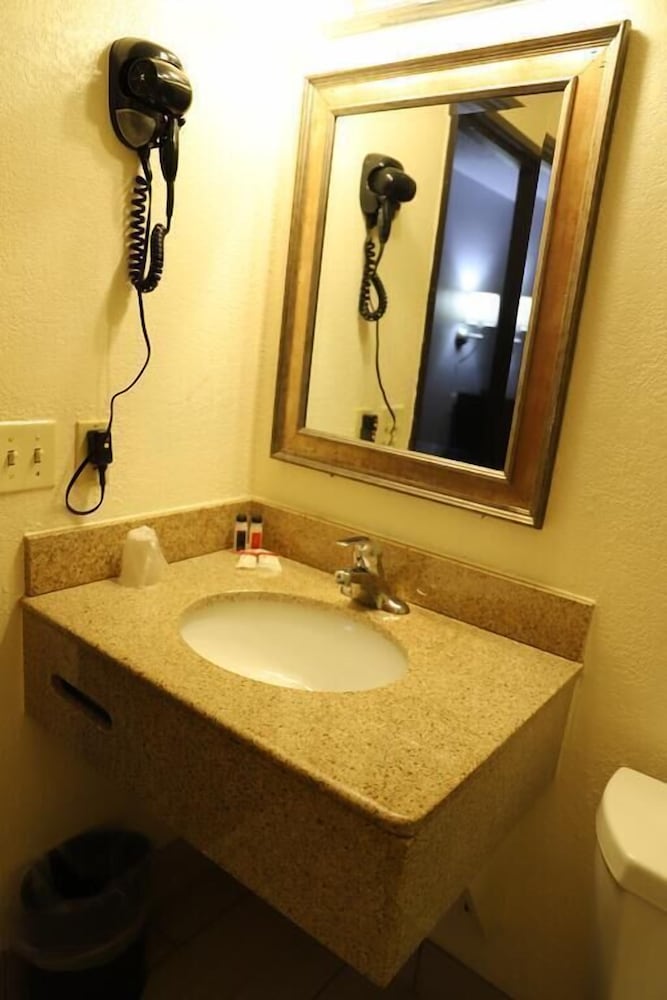 Фото Super 8 by Wyndham Richmond Airport Va