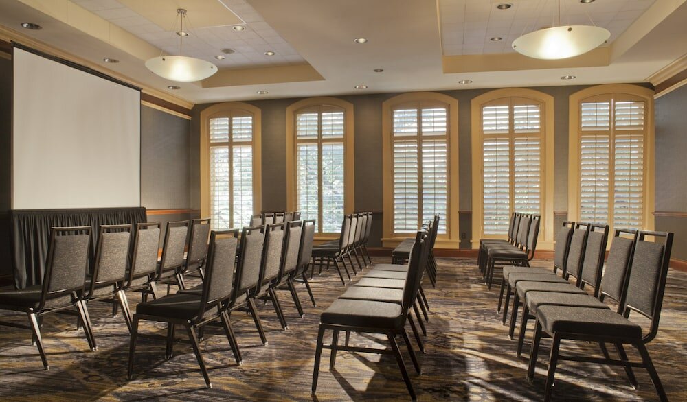 Фото The Ashton Hotel