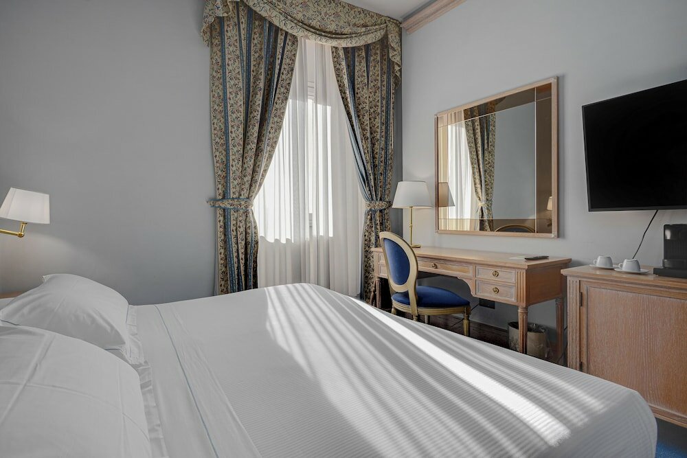 Фото Hotel de La Ville