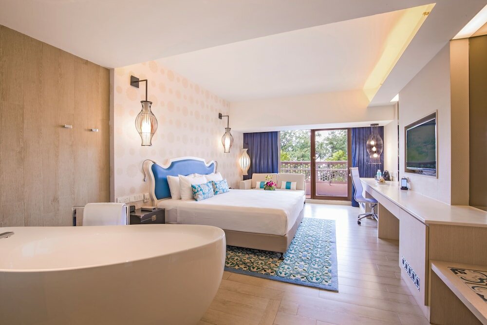 Фото Village Hotel Katong