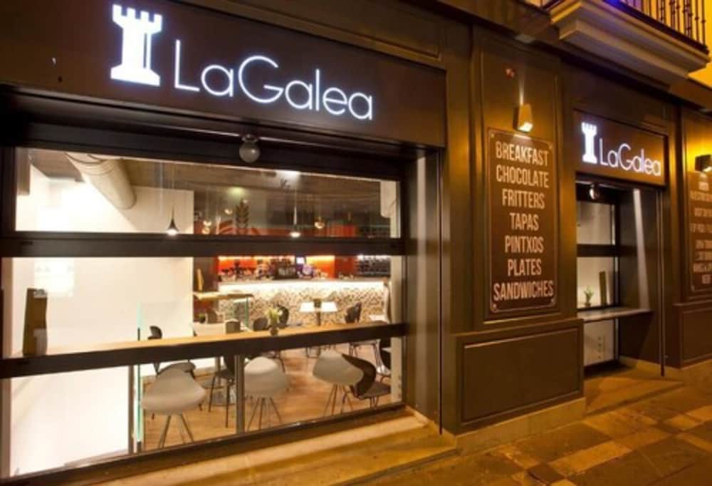 Фото Hotel Pompaelo Urban SPA