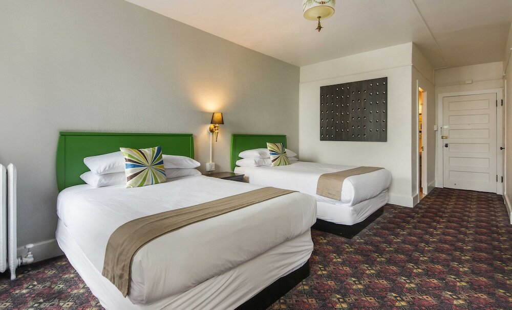 Фото The Moore Hotel