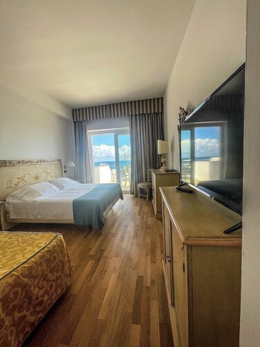 Внешний вид отеля Punta Campanella Resort & SPA в Масса-Лубренсе, фото 4