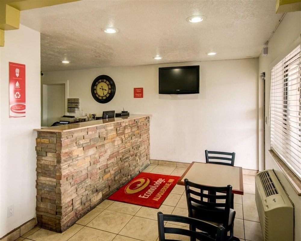 Фото Econo Lodge East