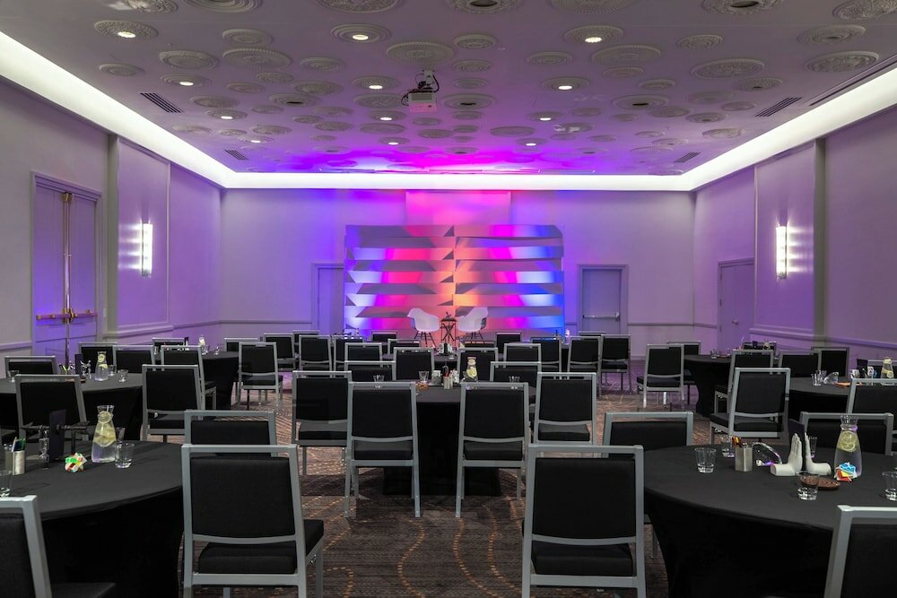 Фото Renaissance Des Moines Savery Hotel