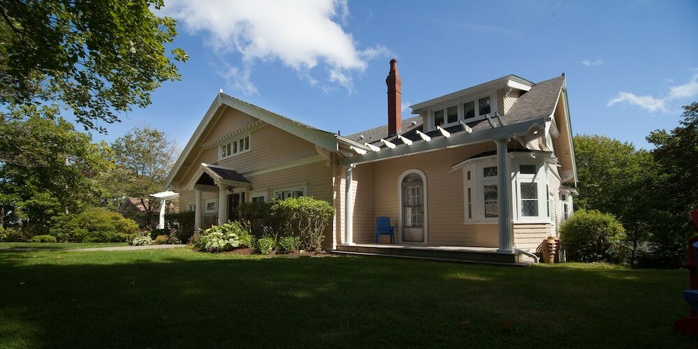 Фото Leaside Manor by The Leaside Group