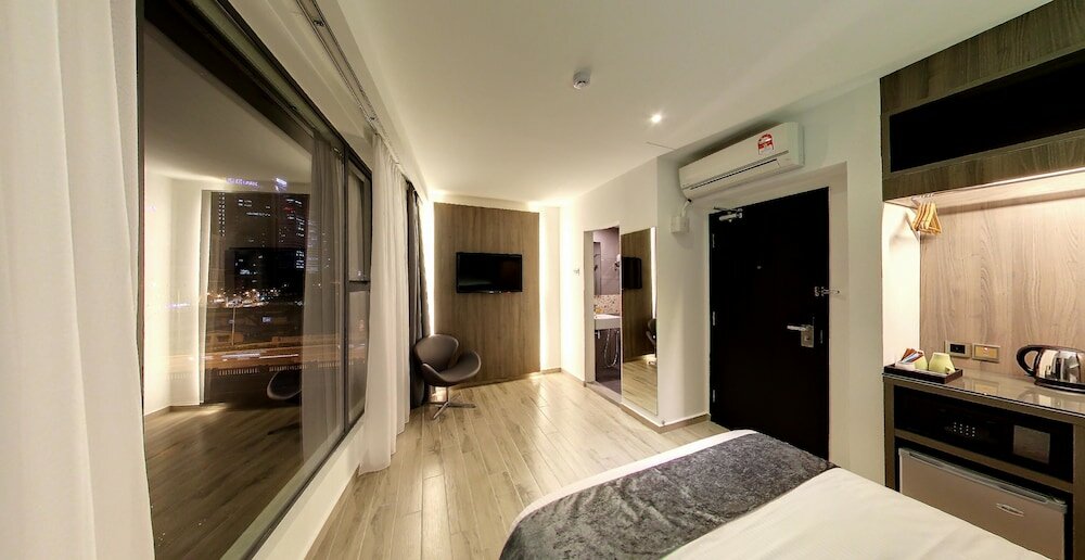 Фото Flora by Crossroads Hotel