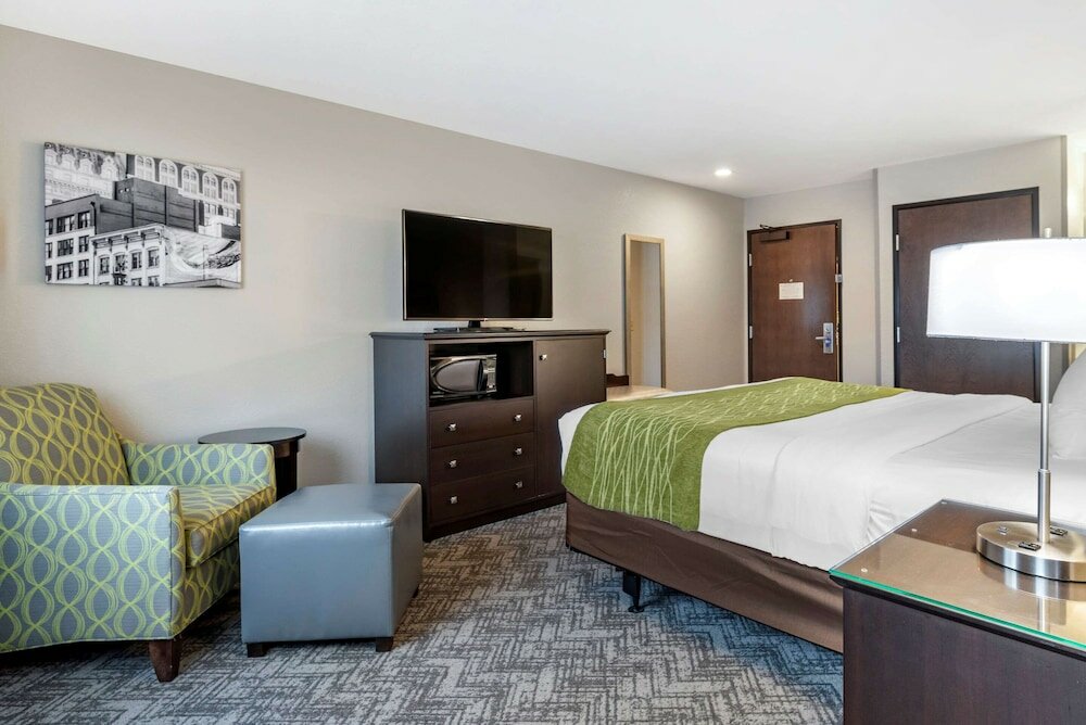 Фото Comfort Inn & Suites Tualatin - Lake Oswego South