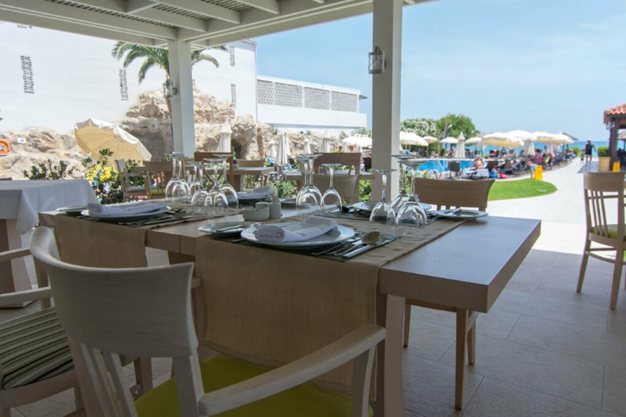 Фото Galaxy Beach Resort, Bw Premier Collection