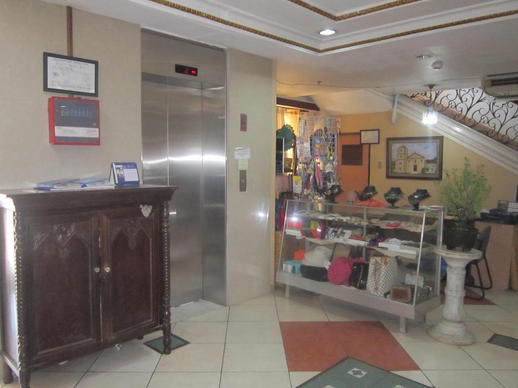 Фото Plaza Maria Luisa Suites Inn