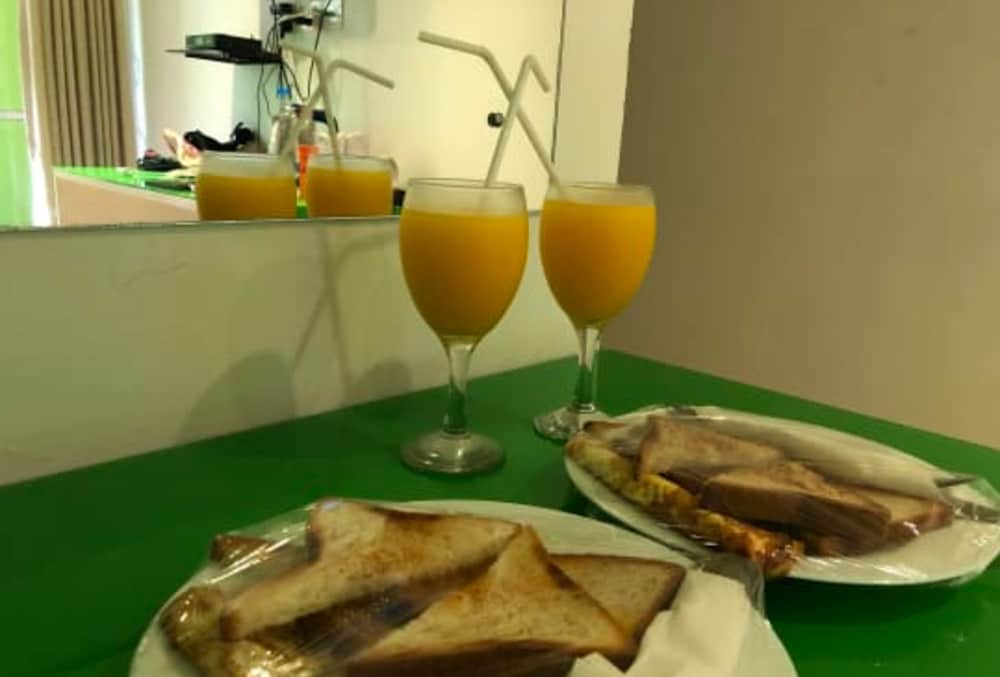 Фото Thilhara Days Inn