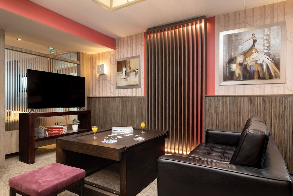 Фото Hotel Chromatics by HappyCulture