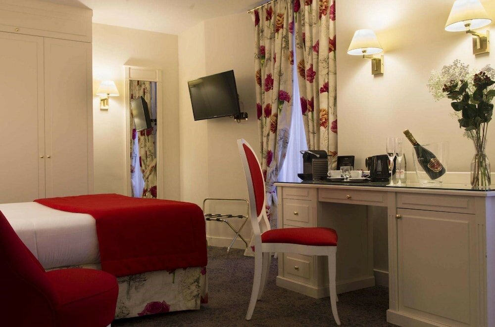 Фото Hôtel Queen Mary